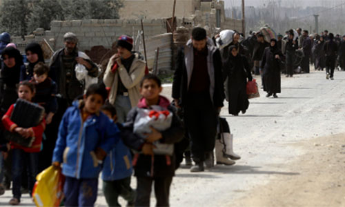 Miles de civiles abandonan Ghouta Oriental Miles de civiles abandonan Ghouta Oriental a través de un corredor seguro